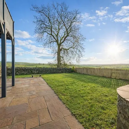 Honey Barn - Large Barn In The Countryside! Holiday home *