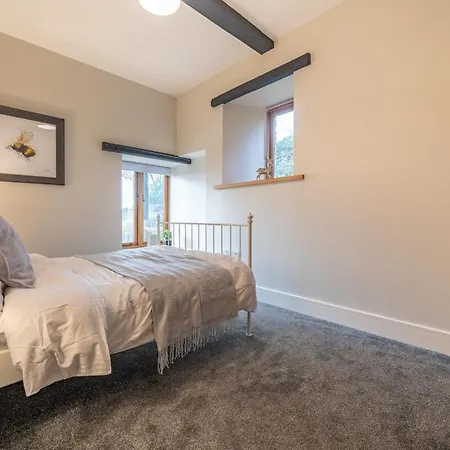 Honey Barn - Large Barn In The Countryside! Skelsmergh